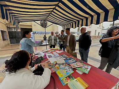 La Feria del Libro 2026 convierte la Plaza del Hospital de Mula en un escaparate de cultura, lectura y talento literario