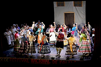 Verónica Boluda nueva Reina de la Peña Huertana 