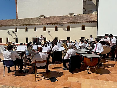 Mula celebra el XXV Festival de Bandas Ciudad de Mula con un emotivo homenaje al 