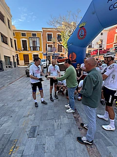 Mula recibe a la I Ruta Ciclista Camino de la Cruz tras completar la primera etapa desde Orihuela.