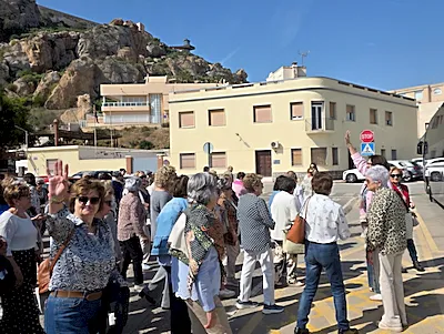 Cerca de un centenar de mujeres de Mula disfrutan de una jornada cultural en Águilas organizada por el Ayuntamiento