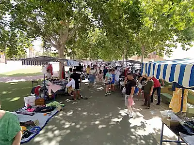  El Rastro Zero de Mula vuelve a llenar el Parque Cristóbal Gabarrón de segunda mano y conciencia ambiental