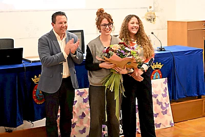 Mula homenajea a Ilu Ros como referente cultural y artístico en el 8M