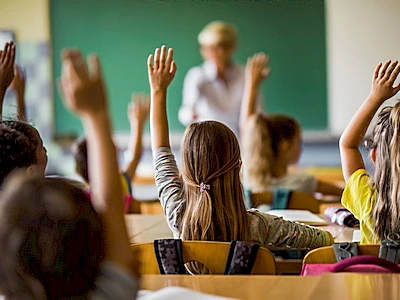 Mula refuerza su plan contra el absentismo escolar mientras Murcia lidera el abandono educativo en España