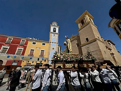 Mula celebra con devoción la festividad de San José con misa solemne y procesión tradicional