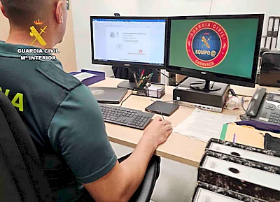 La Guardia Civil de Murcia investiga a un presunto ciberestafador que engañó a un colegio del Noroeste con la técnica BEC