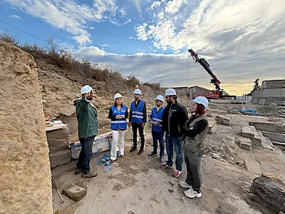 Hallada en los Baños Romanos de Fortuna una inscripción monumental de casi 2.000 años