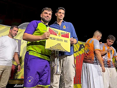 Los Kemaos impulsan el I Festival de Charangas de Mula, que corona a Los Mihitas como ganadora