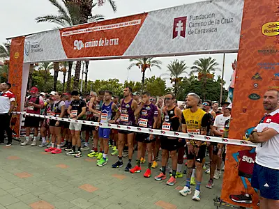 Más de 1.000 corredores toman la salida en Mula de la 42K de la 90K Camino de la Cruz